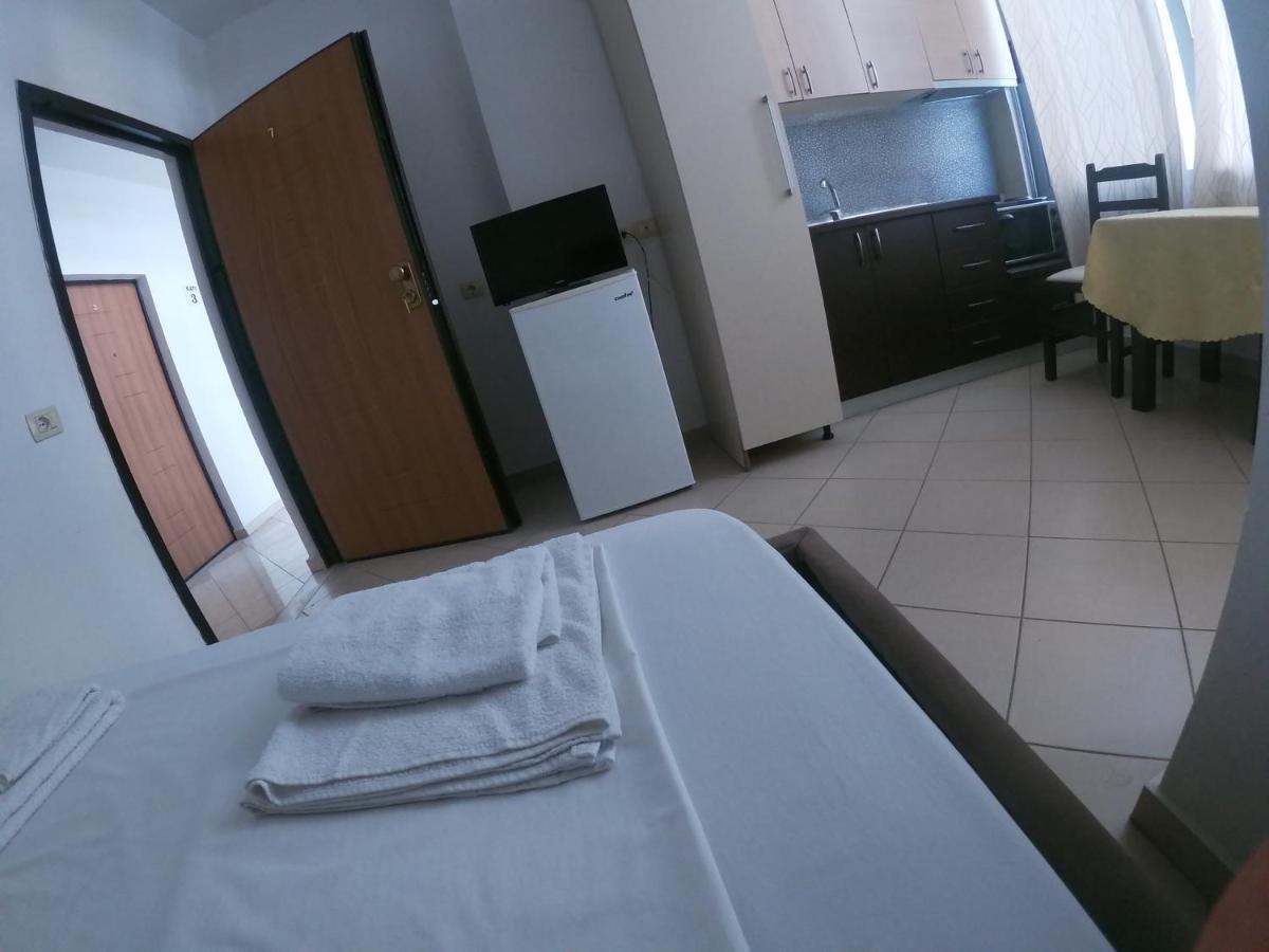 Honey Apartments Near Promenade Sarandë Dış mekan fotoğraf